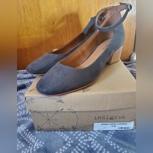 Indigo Rd gray pumps size 8 Irdorina style